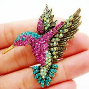 VINTAGE MULTICOLOR CRYSTAL GLASS RHINESTONE HUMMINGBIRD BROOCH NEW OLD STOCK